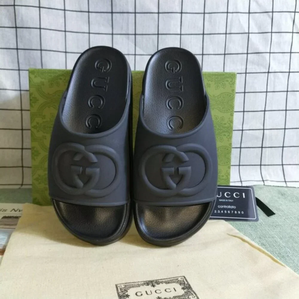Gucci Women‘s Black interlock G Platform Sandals - Picture 6 of 6